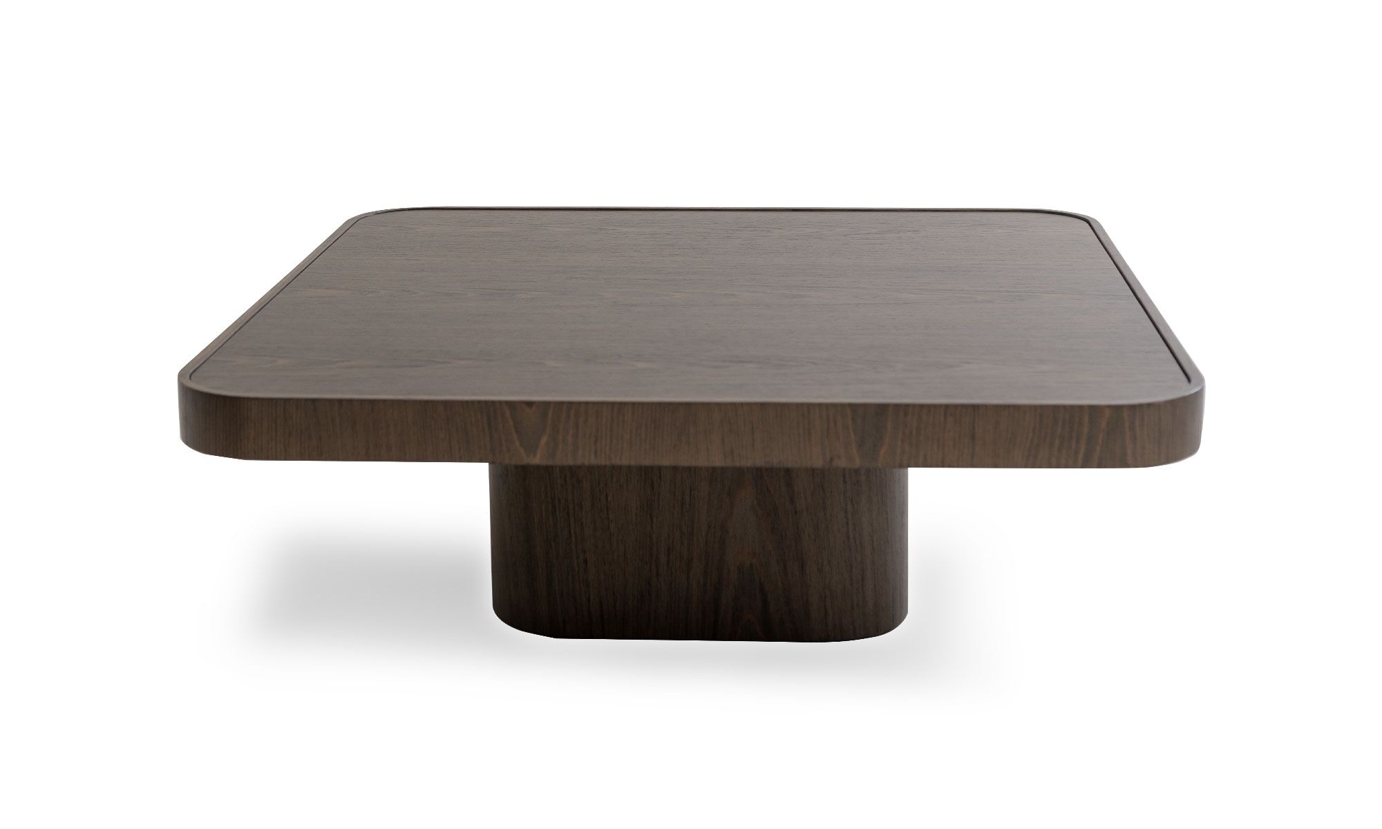 frente chocolate roma Vista frontal de la Mesa de Centro Roma Cuadrada de la marca Aristas. Un diseño moderno y elegante de líneas curvas que presenta una superficie cuadrada, sostenida por una base robusta en madera color Chocolate.