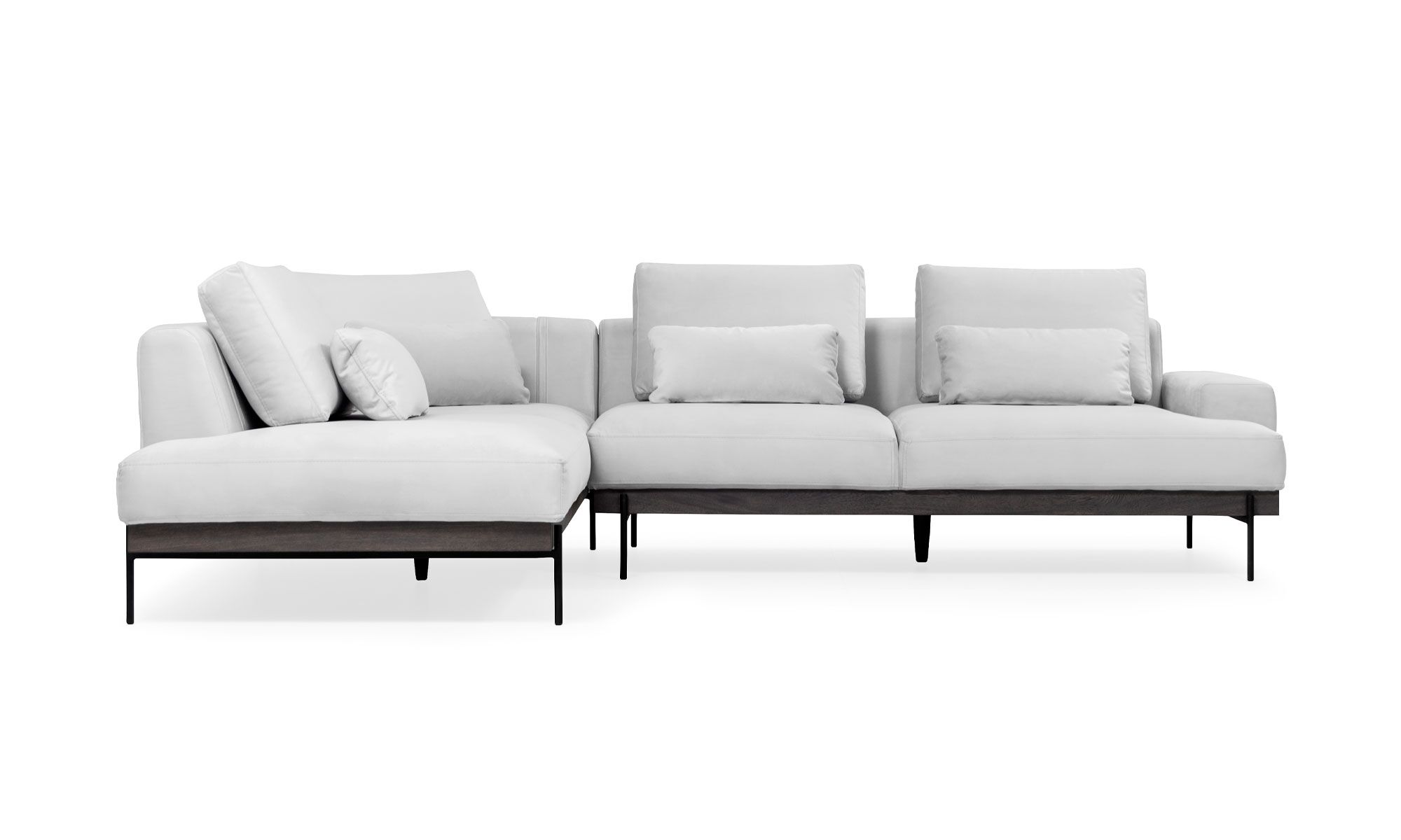 Sala-Modular-Maia-1 Vista frontal de la Sala en L Modular Maia de la marca Aristas. Un diseño versátil y contemporáneo, con asientos amplios y un acabado en tela suave de color neutro.