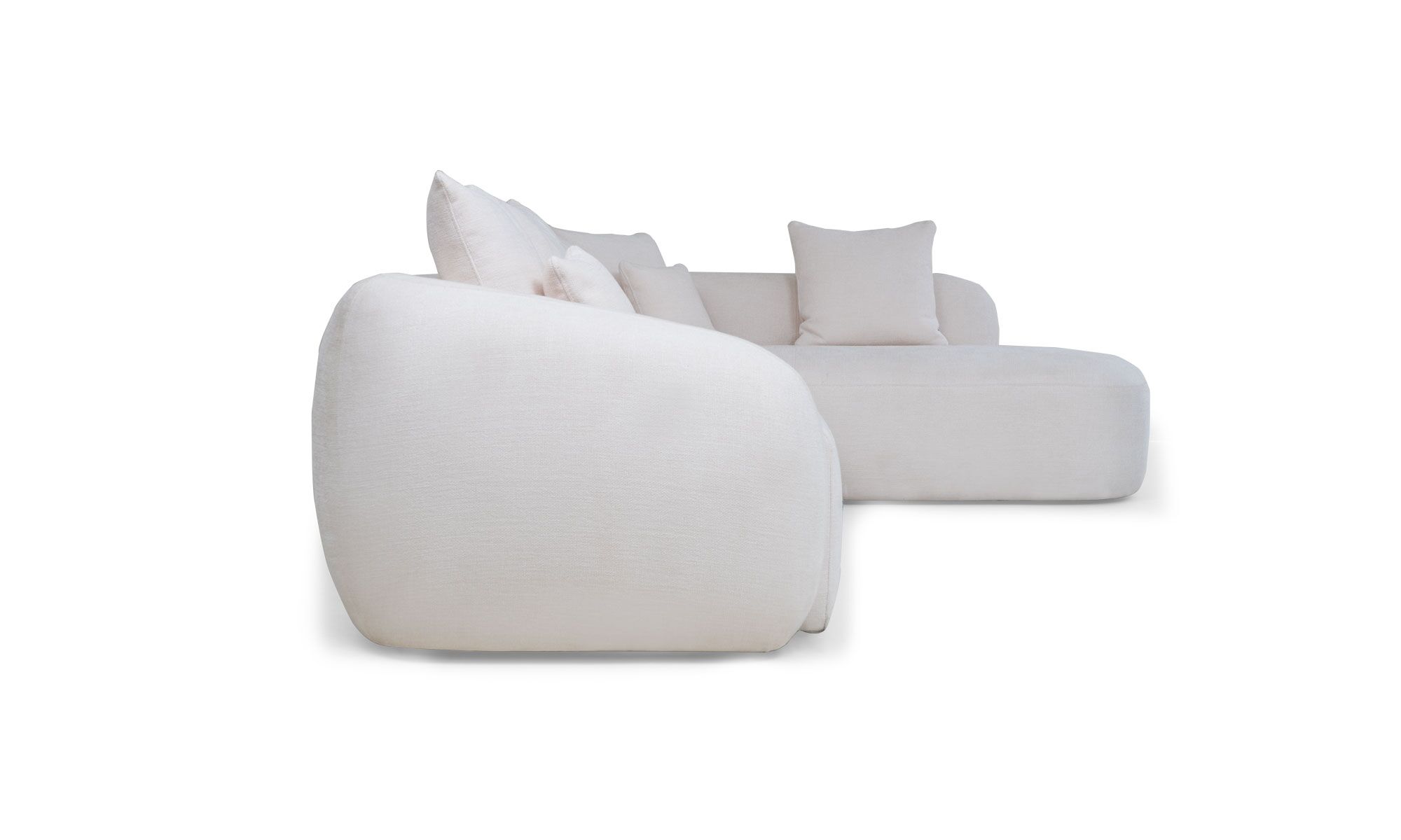 sala-en-L-Demand-Lado Sala en L Modular Demand de la marca Aristas, vista lateral. Un diseño con cojines amplios y un acabado en tela suave de color Gante Marfil.