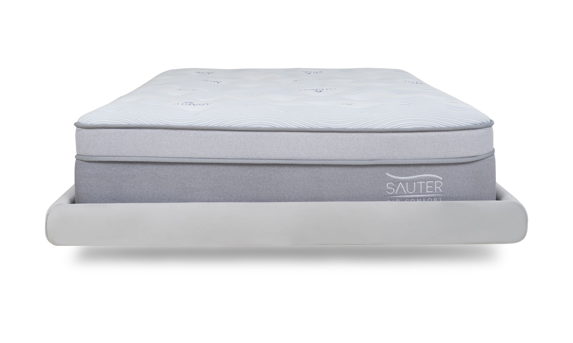 frente3,4 AIR CONFORT + BASE CAMA APOLO Vista frontal de la Basecama Apolo + Colchón Air Comfort de Aristas y Sauter tech. La basecama Apolo tiene una estructura firme y un acabado en tela suave. El colchón Air Comfort presenta un diseño que contiene tecnología Mini pocket springs y 5 zone pocket springs.