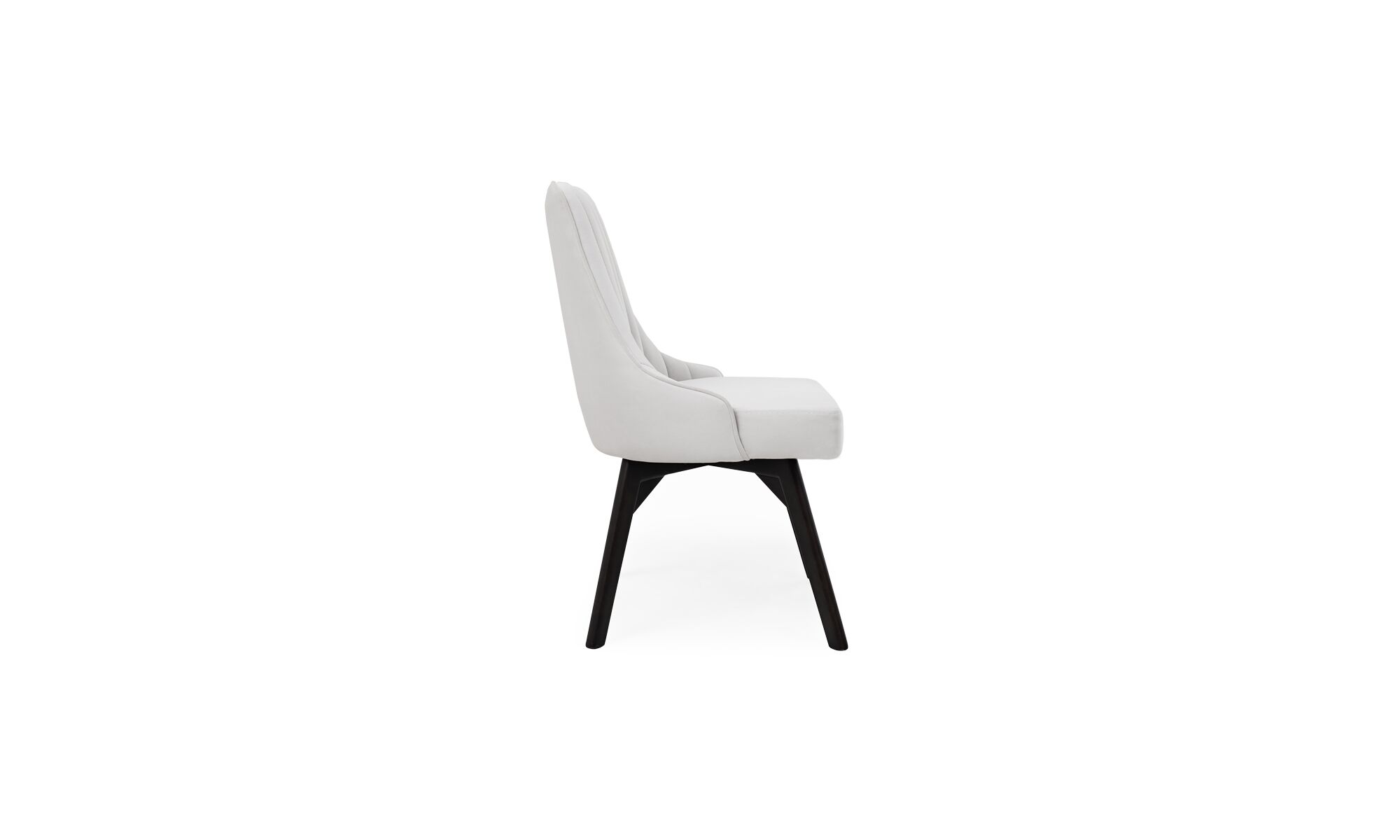 lado FLORENCIA Silla Comedor Florencia P/N de la marca Aristas vista lateral. Un diseño elegante con un respaldo alto y recto; patas delgadas, ligeramente inclinadas y un asiento acolchado en tela color Dickens Cuarzo.