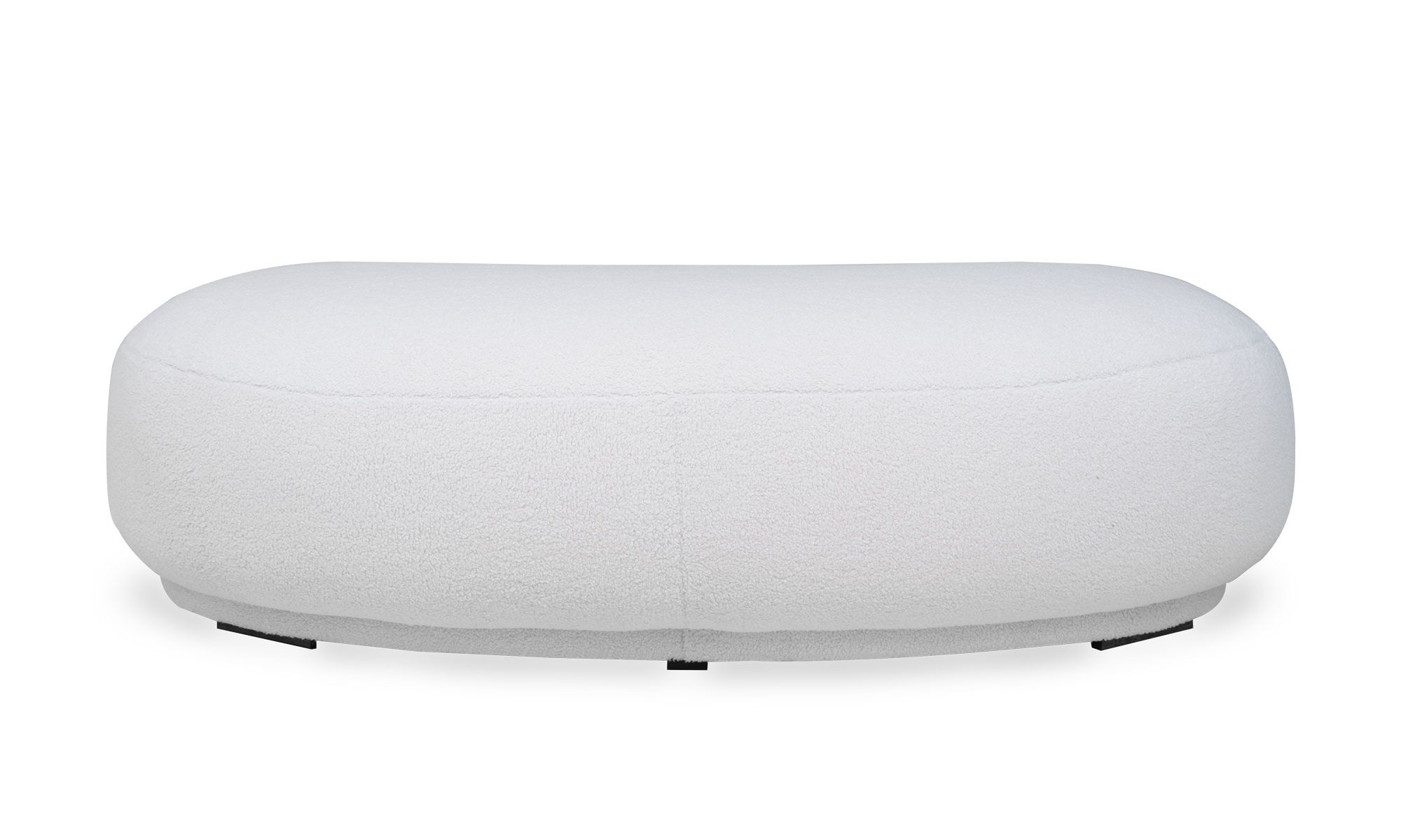 parte-trasera (1) Vista posterior del Puff Bolonia de la marca Aristas. Un diseño minimalista con una superficie lisa y líneas curvas en el color de tela Boucle Blanco.
