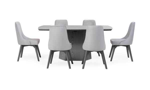 Vista frontal de la Mesa Comedor Milano con 6 sillas Vela de la marca Aristas. La mesa presenta un diseño elegante y moderno en madera color Ceniza, con una superficie rectangular y una base robusta. Mientras que las sillas Vela, tienen un respaldo alto y tapizado en tela suave.