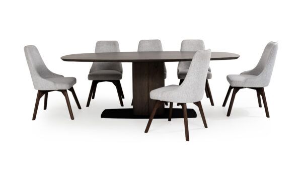 Vista frontal de la Mesa de Comedor Niza con 8 sillas Vela de la marca Aristas. La mesa presenta una superficie amplia y una base robusta en madera. Las sillas Vela, complementan el conjunto con su respaldo alto y líneas curvas.