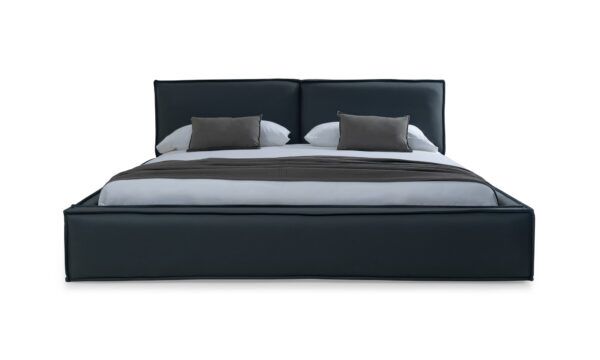 Cama Palermo de la marca Aristas vista frontal. El diseño presenta una estructura elegante y acolchada, con un cabecero amplio de líneas rectas y un acabado en tela de color oscuro.