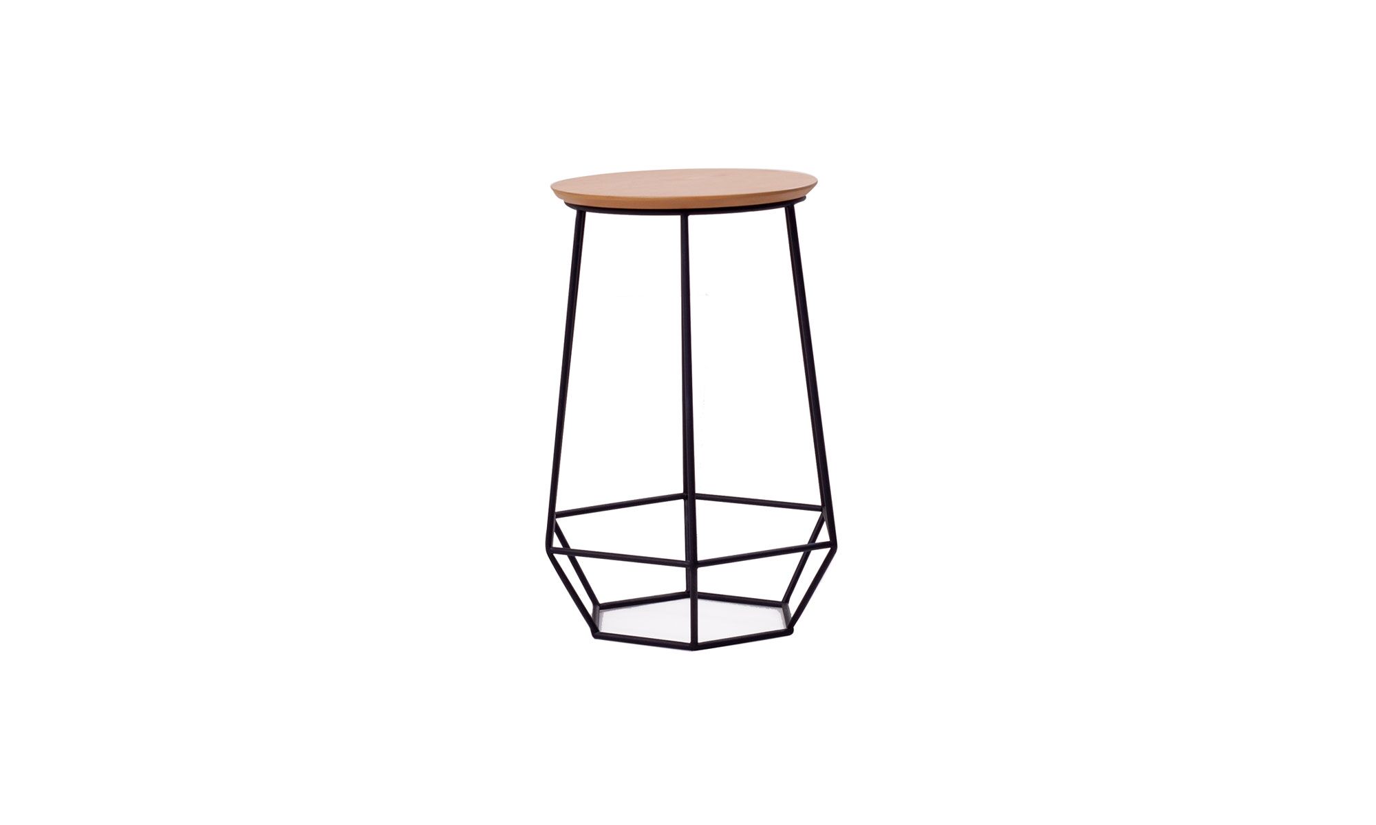 4.Mesa-auxiliar-hexa-60cms Vista frontal de la Mesa Auxiliar Hexa de la marca Aristas. Un diseño geométrico y moderno que presenta una superficie circular en madera color Escandinavo, sostenida por una base alta de estilo contemporáneo.