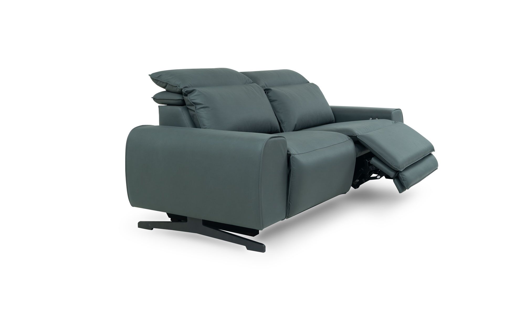 3,4-una-abierta VIENA Vista diagonal del Sofá Reclinable Viena de la marca Aristas. Un diseño elegante y reclinable, en el color de tela Nobuck Marino.