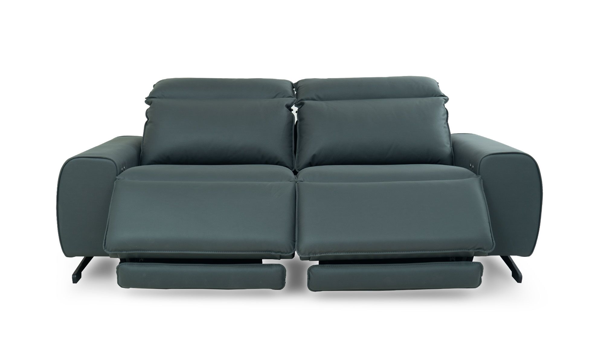 frente-semi-levantado VIENA Vista frontal del Sofá Reclinable Viena de la marca Aristas. Un diseño contemporáneo y elegante, que presenta un mecanismo reclinable y un acabado en ele color de tela Nobuck Marino.