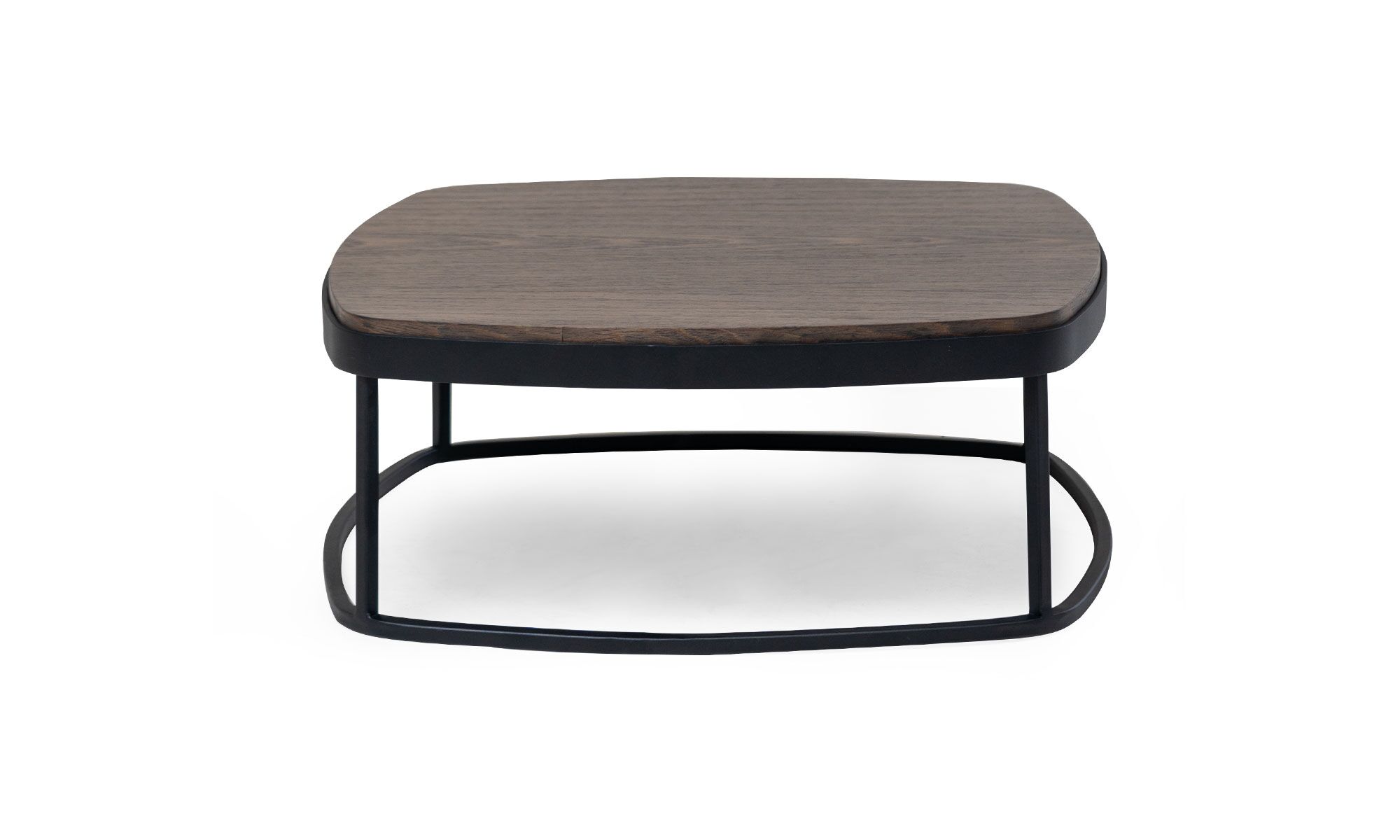 Frente (4) Vista frontal de la Mesa Centro Lisboa Madera de la marca Aristas. Un diseño moderno y minimalista en roble europeo, con un acabado natural en madera color Olmo.