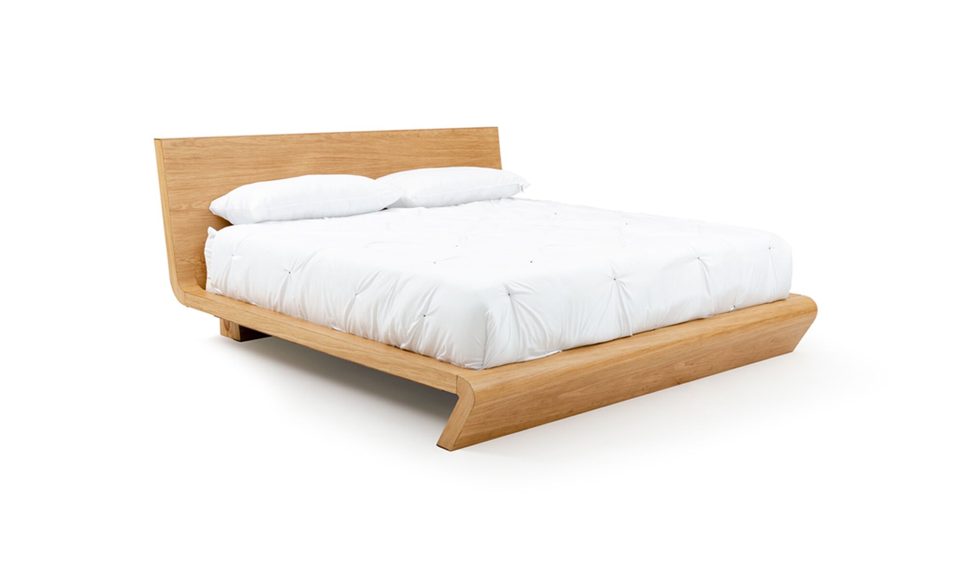 2-Cama-Ese Vista diagonal de la Cama Ese de Aristas. Un diseño moderno de líneas curvas y rectas, con una estructura en madera color Escandinavo.