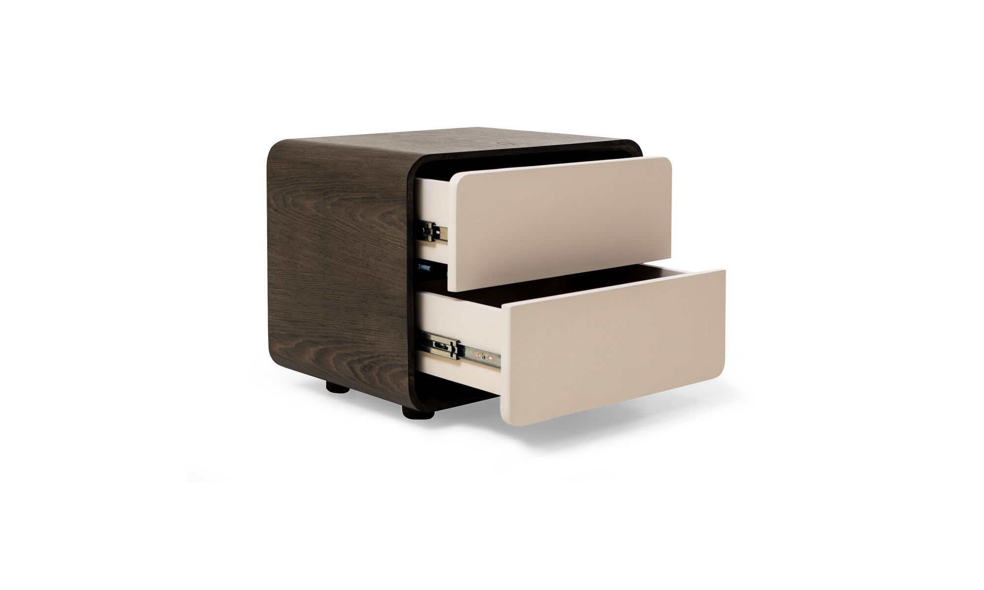 3,4 cajon abierto madrid nochero Nochero Madrid 55 CM de la marca Aristas visto en diagonal, abierto. Un diseño compacto y elegante en roble europeo. Presenta una superficie lisa y un soporte estable.