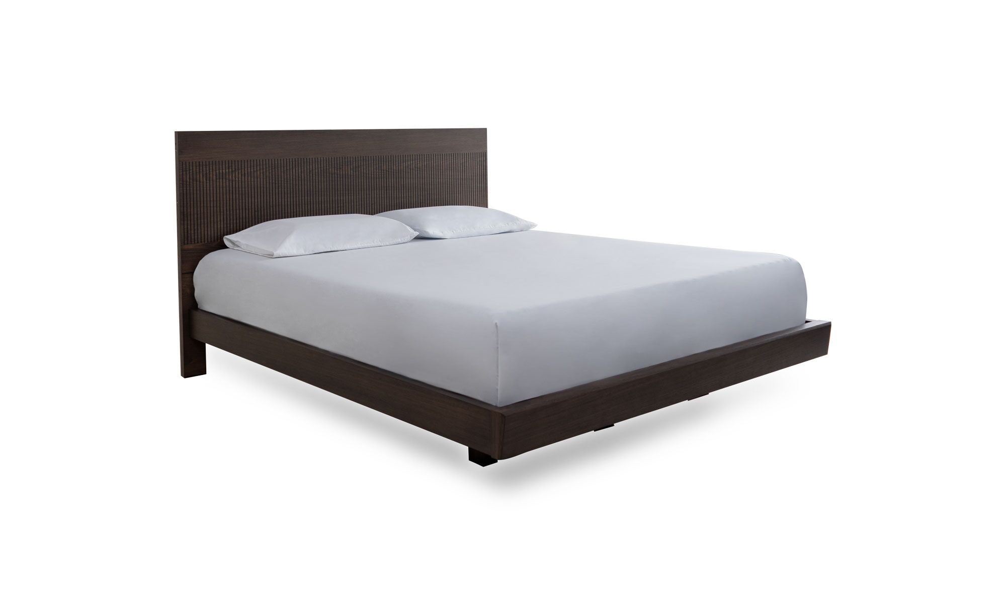 3,4 (9) Cama Marsella Ares de la marca Aristas vista en diagonal. Presenta un diseño contemporáneo y moderno con una estructura sólida y líneas rectas en roble europeo.