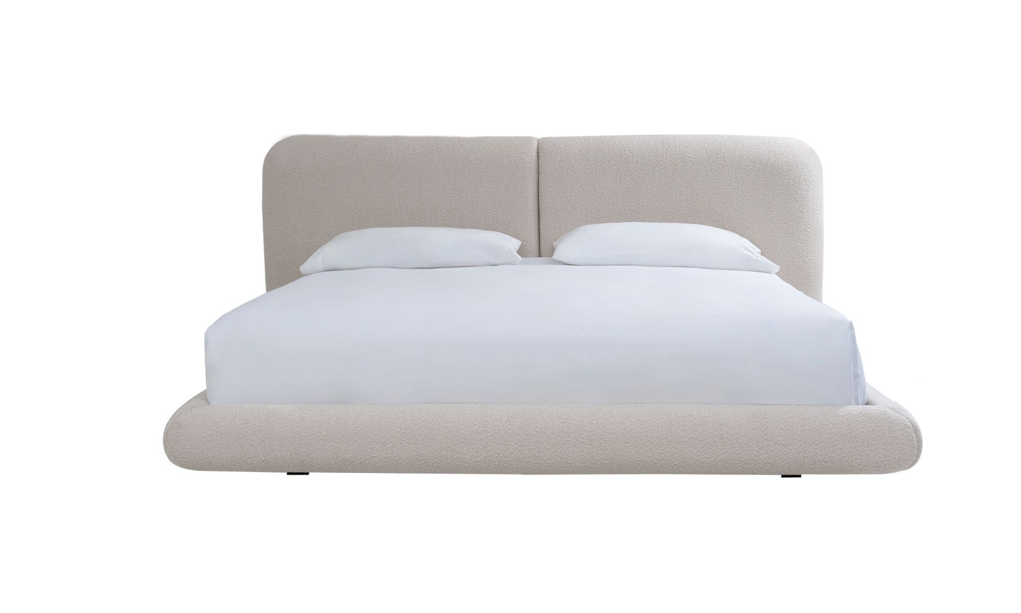 frente MILAN Vista frontal de la Cama Milán de la marca Aristas. Un diseño elegante y minimalista con un cabecero amplio y alto, tapizado en tela suave de color neutro.