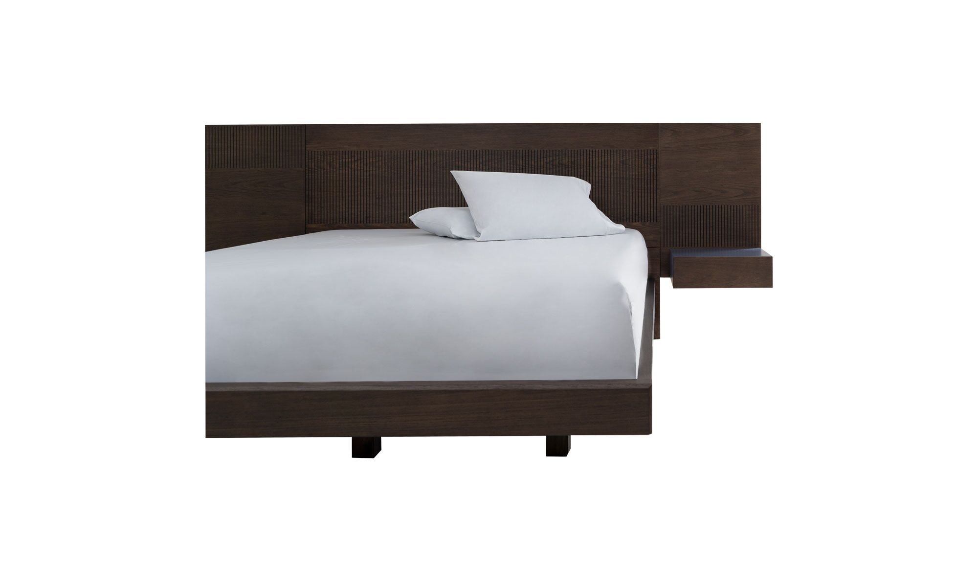 detalle-frente Cama Marsella Ares Integrada de la marca Aristas vista en detalle. La cama presenta un diseño moderno y minimalista con un cabecero amplio en madera color Olmo y cajones de color Royal Blue.