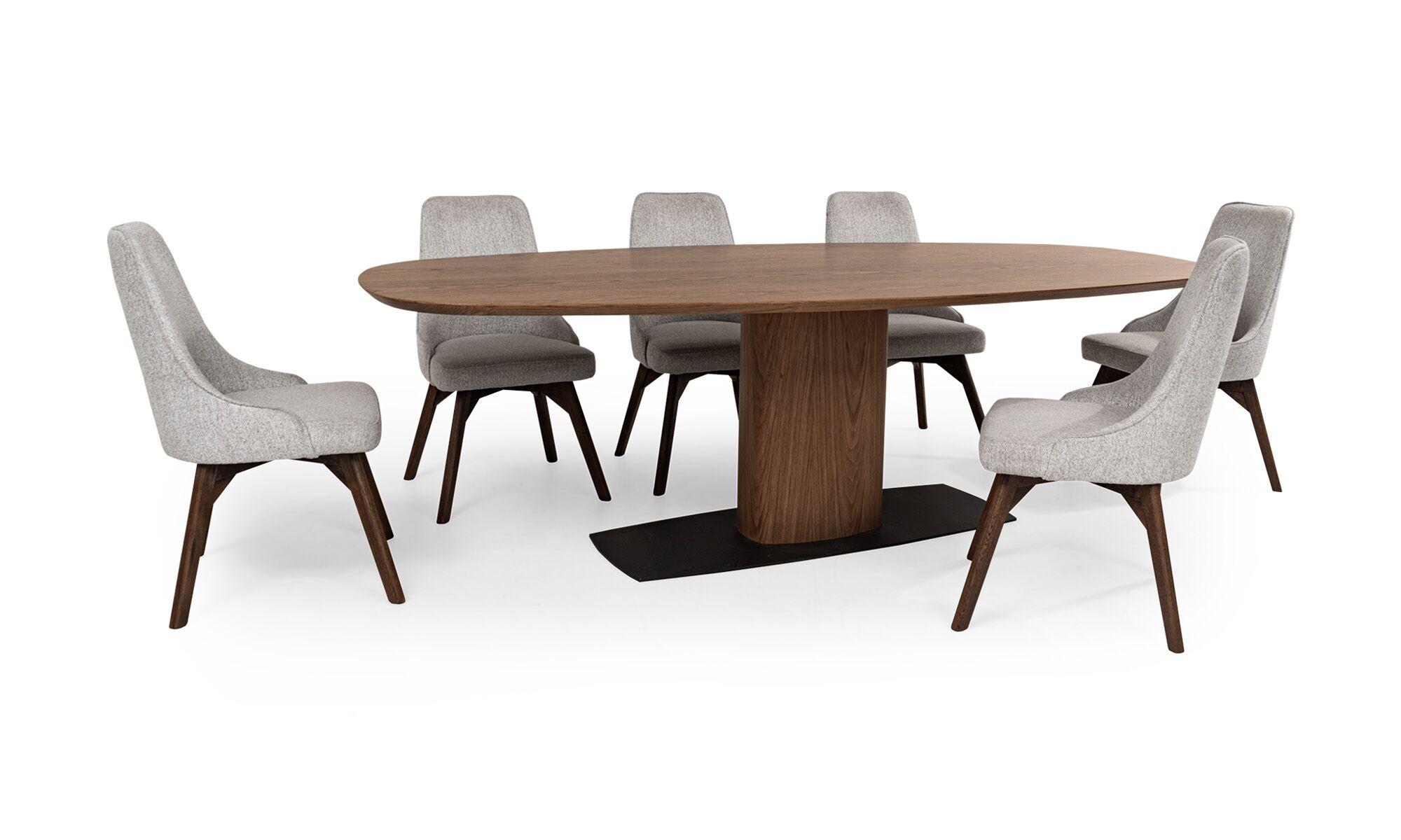 3,4 1 NORD NIZA VELA Vista diagonal de la Mesa de Comedor Niza con 8 sillas Vela de la marca Aristas. La mesa presenta una superficie amplia, de líneas curvas en madera color Nórdico. Mientras las sillas, tienen un respaldo alto y curvado tapizado en un tono neutro.