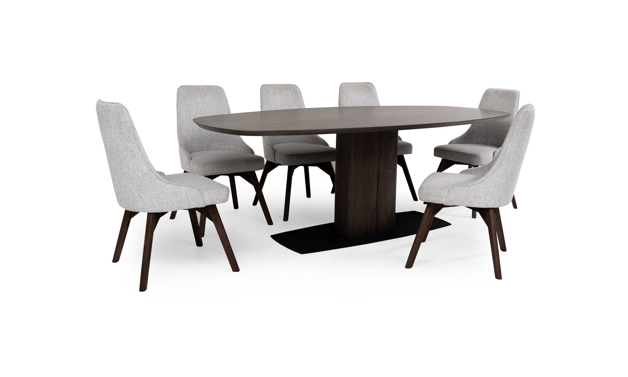 3,4 6 NIZA 8 VELA Vista diagonal de la Mesa de Comedor Niza con 8 sillas Vela de la marca Aristas. La mesa presenta una superficie amplia y plana en madera color Olmo. Mientras que las sillas Vela tienen un respaldo alto y líneas curvas en el color de tela Victoria Gris Hielo.