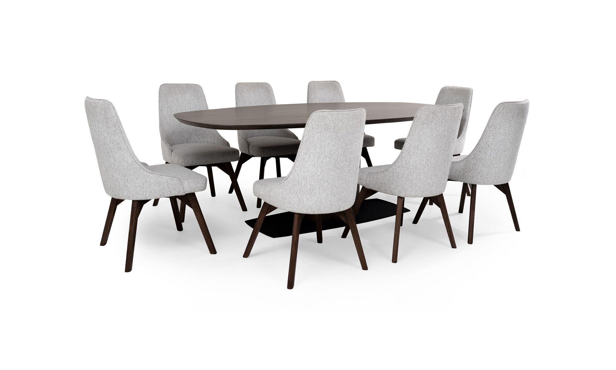 3,4 8 NIZA 8 VELA Vista diagonal de la Mesa de Comedor Niza con 8 sillas Vela de la marca Aristas. La mesa presenta una superficie amplia y una base robusta en madera color Olmo. Mientras que las sillas Vela tienen un respaldo alto y un tapizado en el color de tela Victoria Gris Hielo.