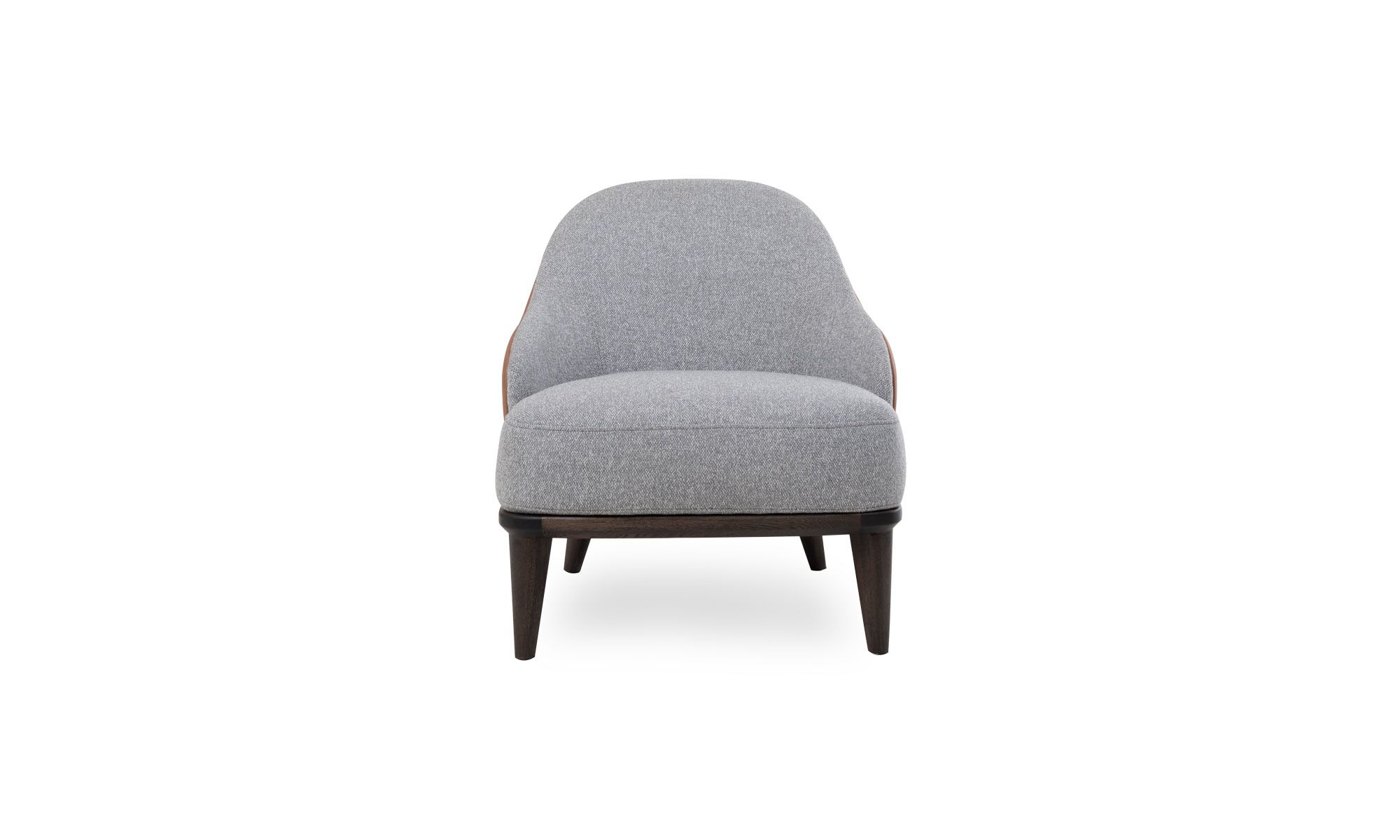 valencia Frente Poltrona Valencia de la marca Aristas vista de frente. Presenta un diseño moderno con un asiento y respaldo acolchados, tapizados en tela de acabado suave.