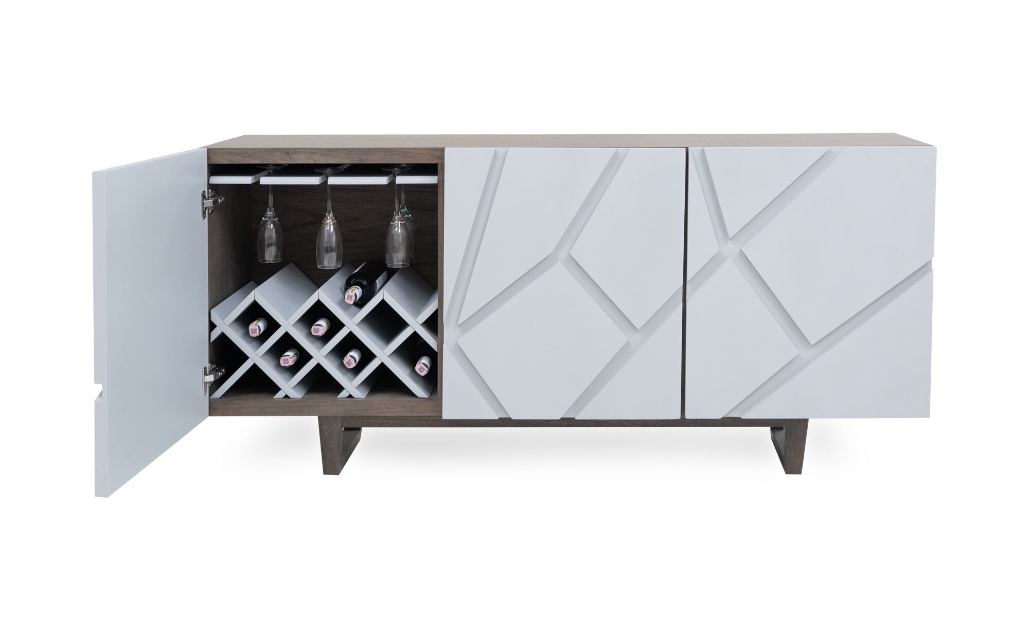 frente-caba Vista frontal del Aparador Osaka Roble + Cava de Aristas. Este aparador destaca por su diseño contemporáneo en roble europeo. Cuenta con puertas lisas e incluye una cava integrada en la parte interior, diseñada para almacenar botellas de forma organizada.