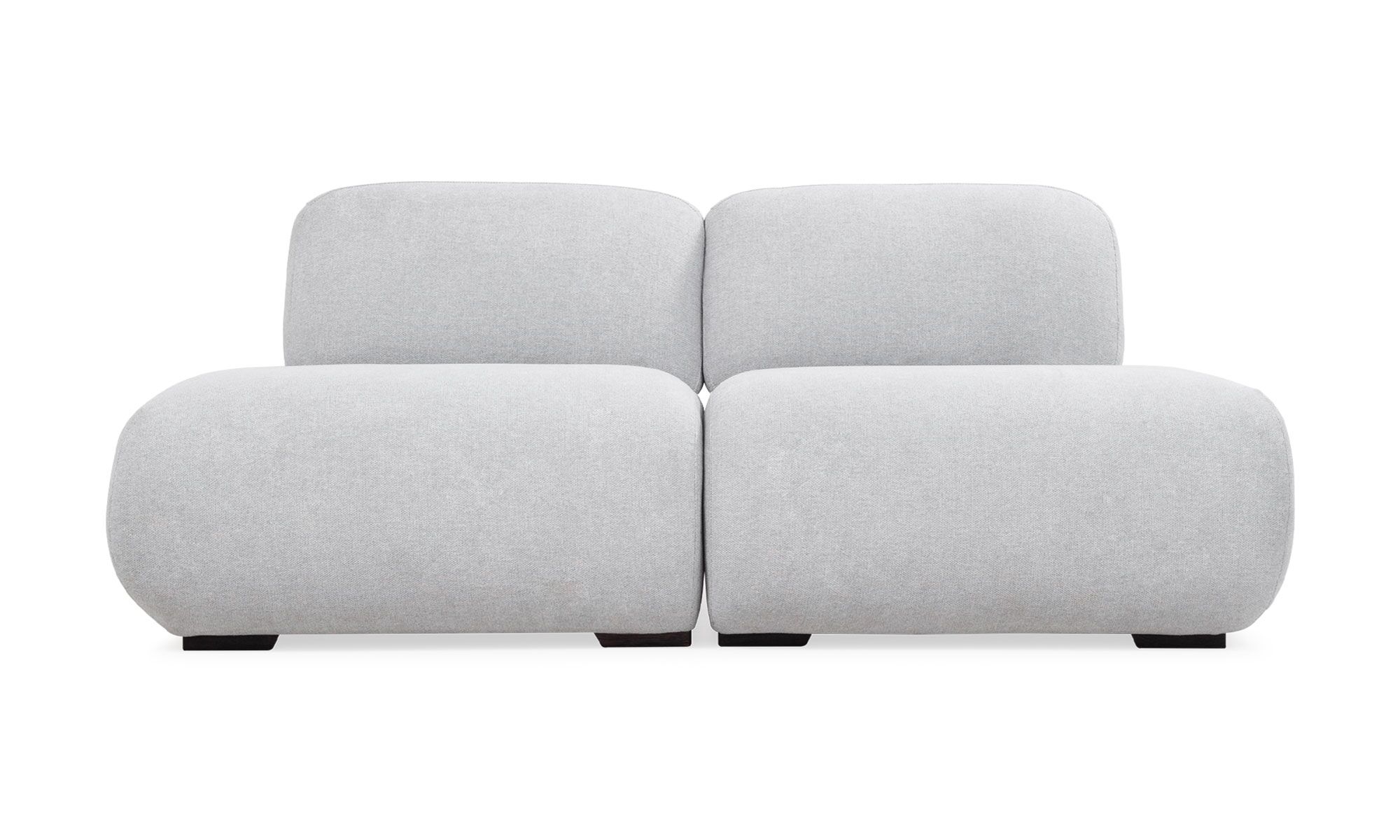 1.SOFA-EMMA-2P Sofá Modular Emma de la marca Aristas visto de frente. Un diseño moderno y elegante de líneas curvas, con asientos y respaldo acolchados y tapizados en tela de color neutro.