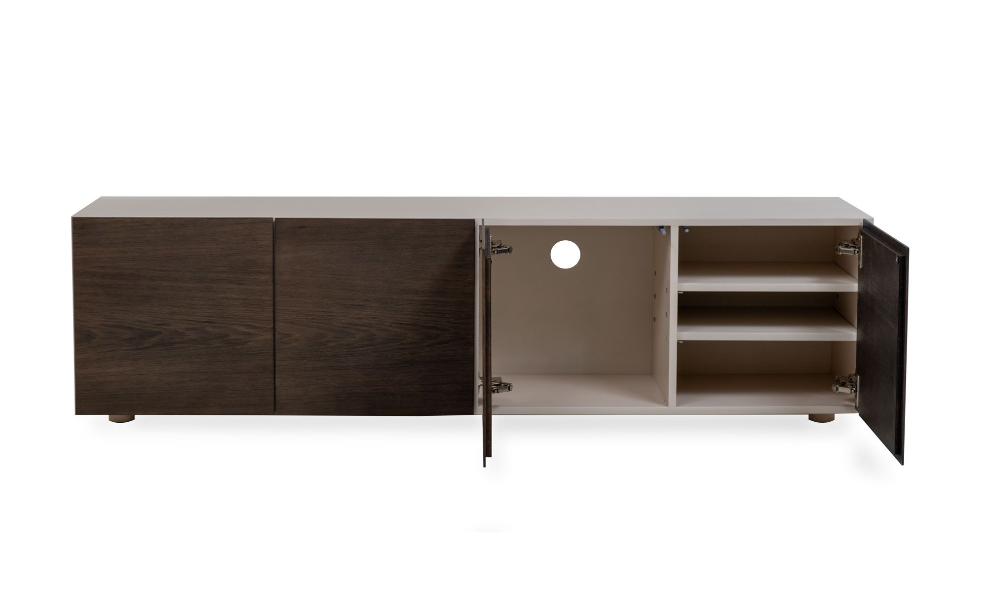 frente-dos-puertas-laterales--izq-abiertas PARSON Vista frontal del aparador Parson con puertas en roble 160 de la marca Aristas. Presenta un diseƱo elegante y minimalista en roble europeo, con puertas en madera color Chocolate que ofrecen un amplio espacio de almacenamiento.