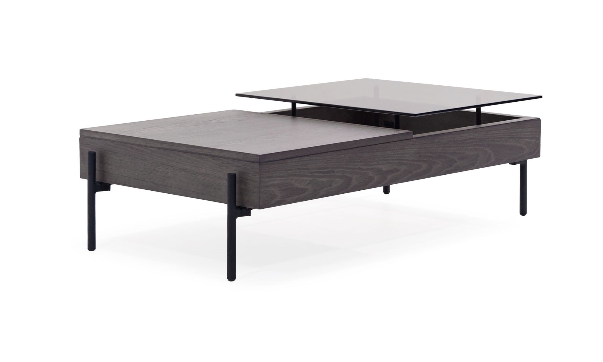 2.Mesa-centro-maia-plus-rectangular Vista diagonal de la Mesa de Centro Maia Plus rectangular de la marca Aristas. Un diseño moderno y contemporáneo con una estructura robusta en madera color Ceniza, una superficie de vidrio y patas delgadas metálicas que complementan su estilo.