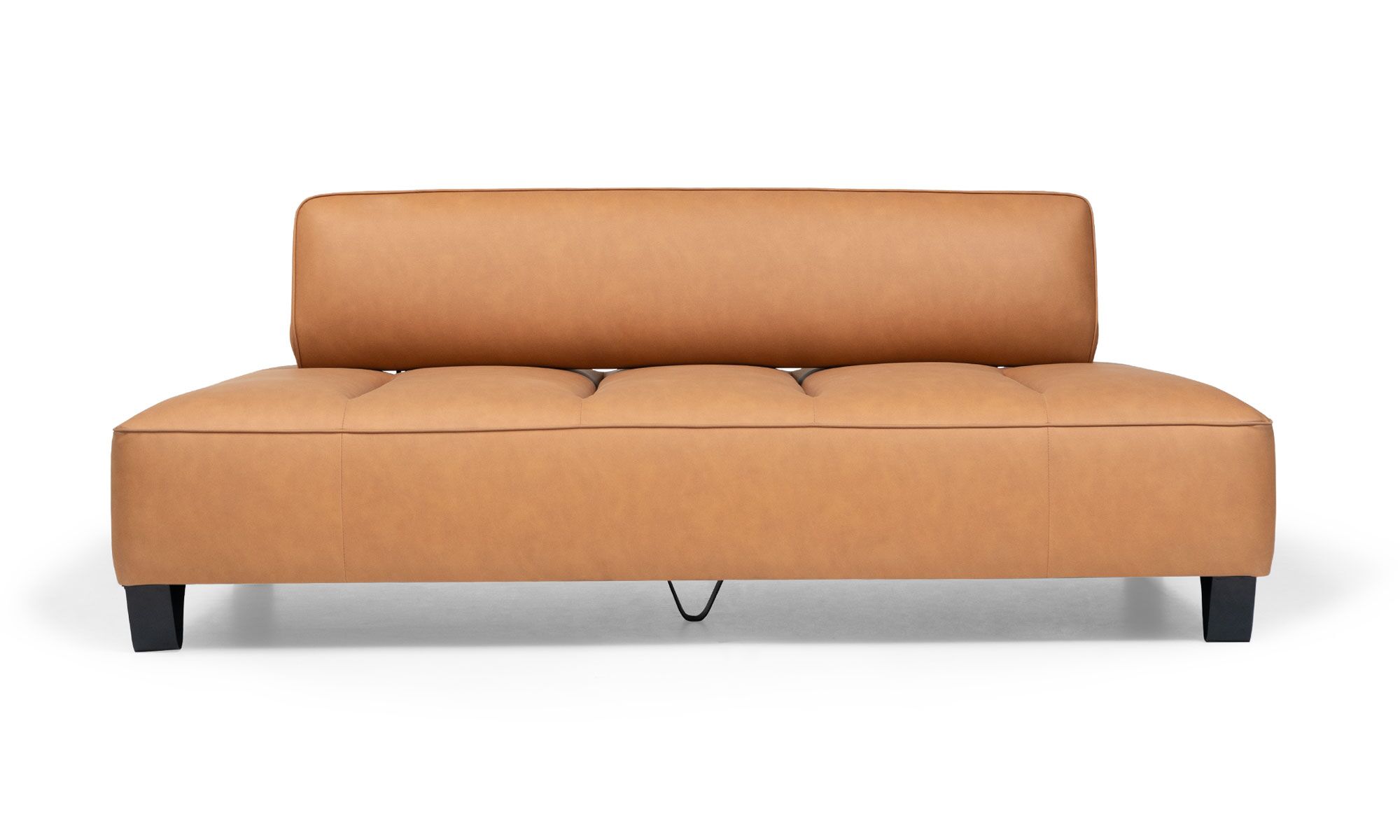 Sofa-boston-BRONCE-frente Sofá Cama Boston de la marca Aristas visto en perspectiva frontal. Un diseño moderno y elegante de líneas rectas, con un asiento acolchado y patas metálicas delgadas.