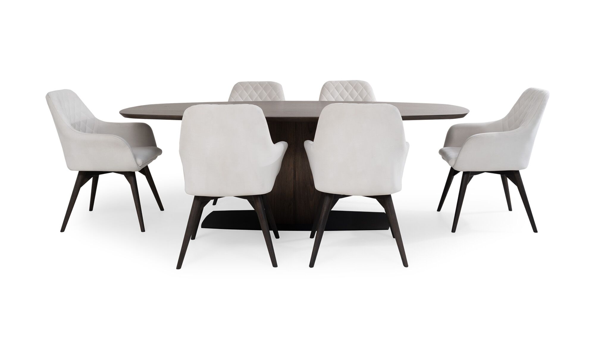 Frente NIZA ODENSE Vista frontal de la Mesa de Comedor Niza con 6 sillas Odense de la marca Aristas. La mesa presenta un diseño elegante en madera, mientras que las sillas Odense, con un respaldo amplio y tapizado suave, complementan el conjunto.