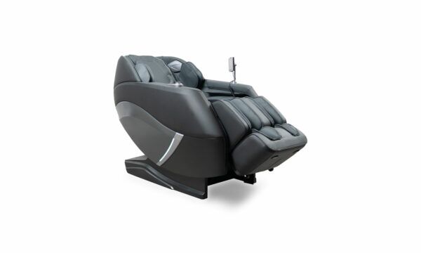 Vista en diagonal de la Poltrona Sencetech Masajeadora IMP de la marca Aristas. Presenta un diseño moderno con un acabado en cuero negro. Cuenta con un respaldo reclinable, reposapiés y 10 funciones integradas.