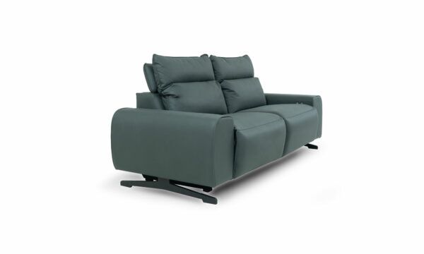 Vista diagonal del Sofá Reclinable Viena de la marca Aristas. Un diseño elegante, con respaldos altos y ajustables, asientos acolchados y un acabado en el color Nobuck Marino.