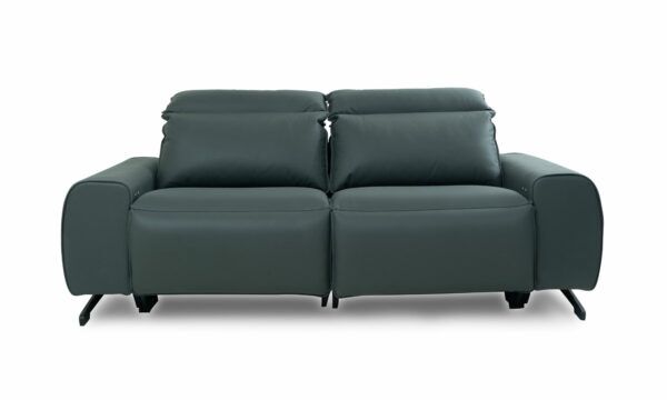 Vista frontal del Sofá Reclinable Viena de la marca Aristas. Un diseño contemporáneo y elegante, que presenta cojines acolchados, un mecanismo reclinable y reposapies ajustables.