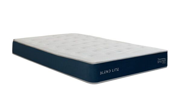Vista diagonal del Colchón Blend Lite de la marca Sauter tech. Un diseño sencillo y elegante que ofrece ergonomía, firmeza, estabilidad y confort.