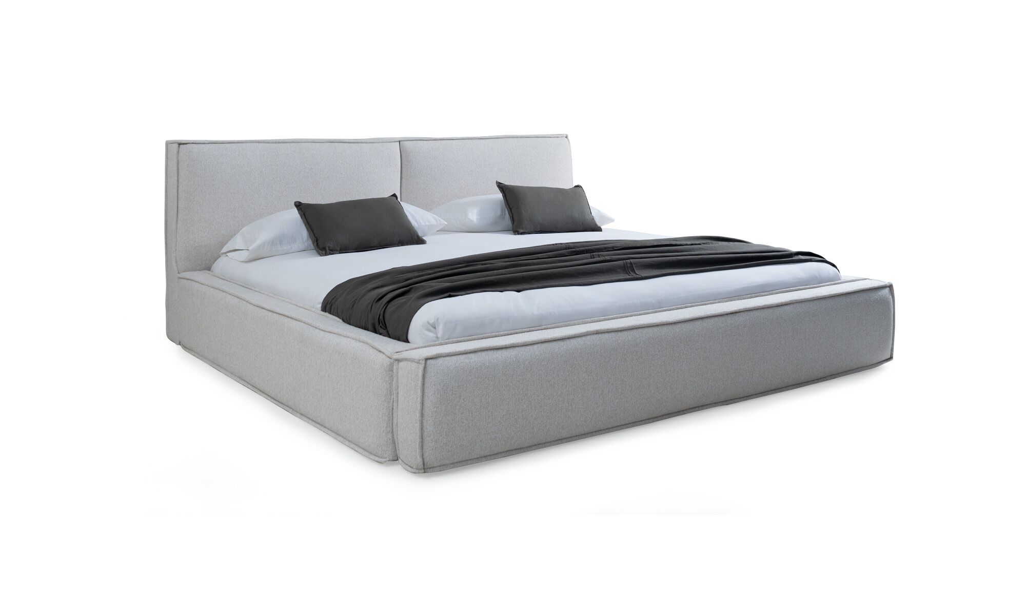 3,4 palermo nob blan Cama Palermo de la marca Aristas vista diagonal. Un diseño moderno y elegante, con un cabecero y base acolchados y tapizados en tela suave.