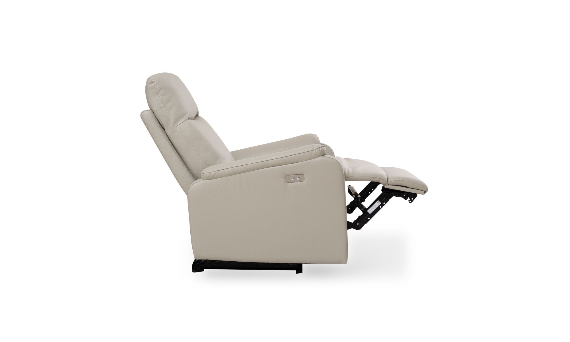 lado-abierto Vista lateral de la Poltrona Reclinable Eléctrica Yb737 en cuero, de Aristas. Esta poltrona reclinable eléctrica, presenta un diseño elegante y contemporáneo con un respaldo alto, acolchado y un acabado elegante en cuero.